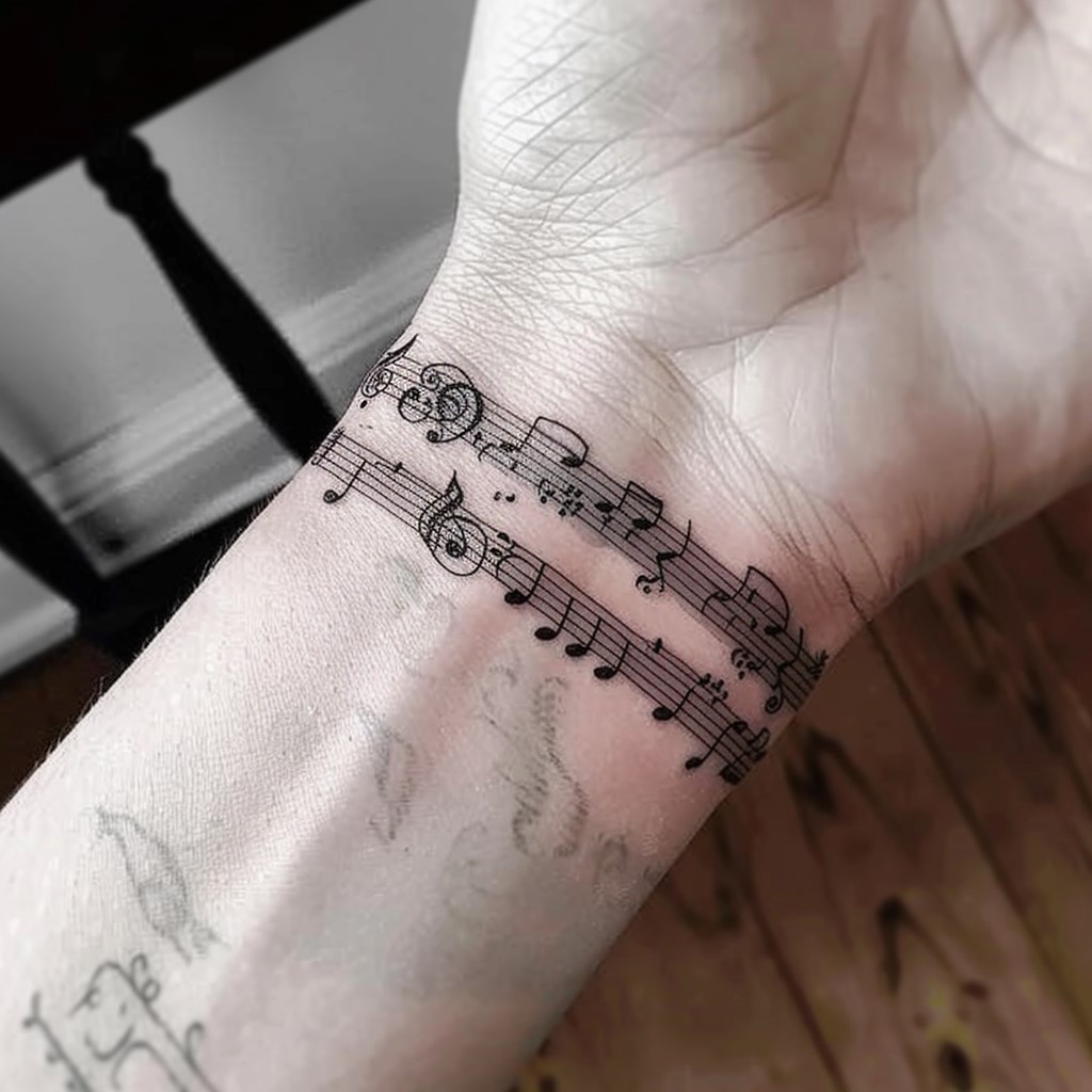 Tatouage bracelet avec note de musique
