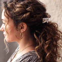 cheveux bouclés pince-1