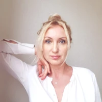 femme 60 ans visage ovale