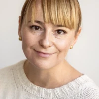 femme 60 ans visage ovale
