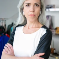 femme 60 ans visage ovale