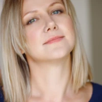 femme 60 ans visage ovale