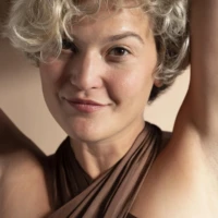 femme 60 ans visage ovale