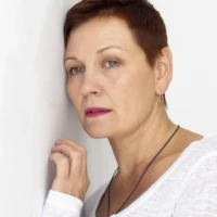 femme 60 ans visage ovale
